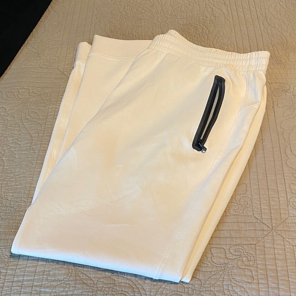New with sticker women’s Old Navy active fleece cream joggers
